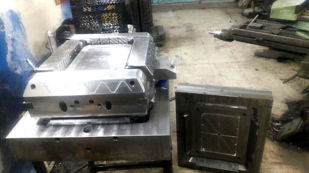 قالب در موقعیت آماده به کار در محیط صنعتی